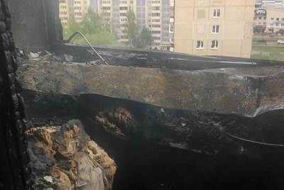 Балкон девятиэтажного дома загорелся в Барнауле вечером 9 мая