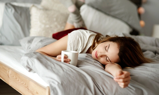 «Эффект разбитого зеркала»: врачи предупредили об опасности популярного напитка в жару