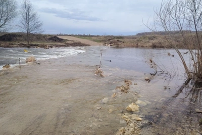 Подтопление дороги в Рязанской области достигло метра