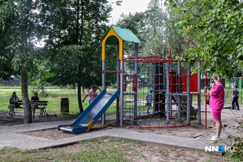 Детская площадка выглядит несовременно | Источник: Наталья Бурухина / NN.RU