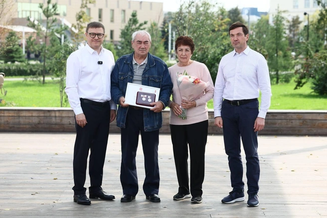 В каждом городе чествовали супружеские пары, которые прожили в браке более полувека | Источник: Наиль Фаттахов / Пресс-служба правительства Челябинской области 