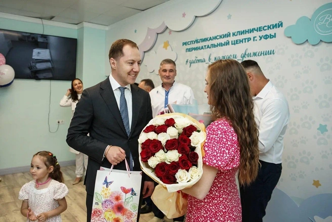 Родителей поздравил министр здравоохранения | Источник: Айрат Рахматуллин / Telegram