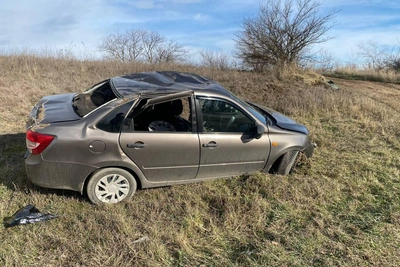 Водитель погиб в аварии после съезда с трассы под Ставрополем