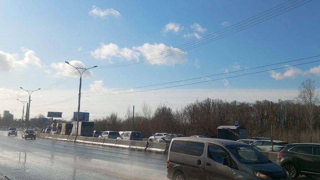 Бердское шоссе, улицу Большевистскую и прилегающие дороги сковал затор | Источник: читатель НГС