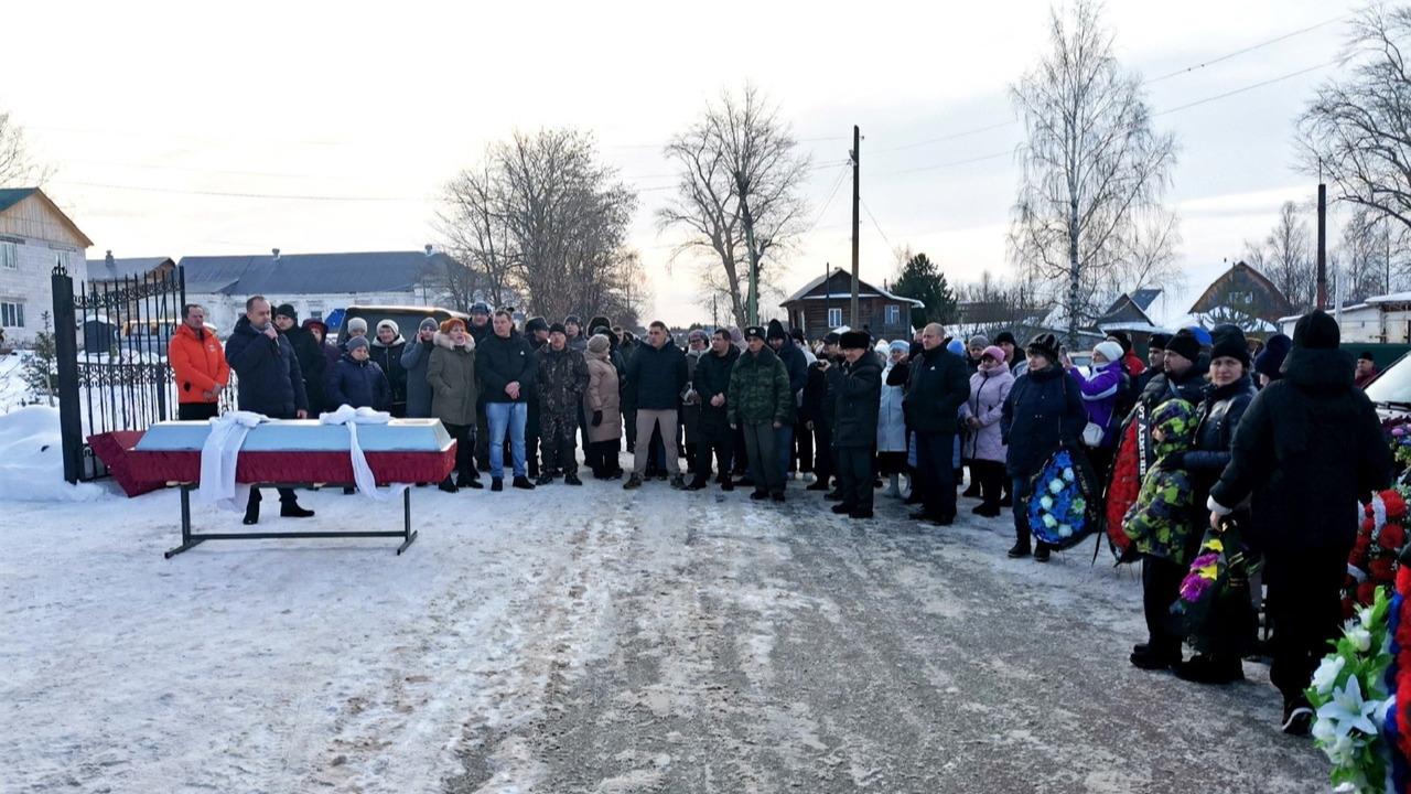 В Прикамье простились с учителем физкультуры Андреем Силуковым, погибшим в  спецоперации - 29 ноября 2023 - 59.ру