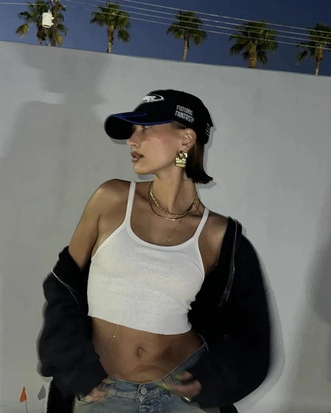 Источник: @haileybieber