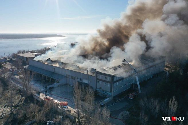 Пожар даже издали выглядел ужасающе | Источник: Алексей Волхонский / V1.RU