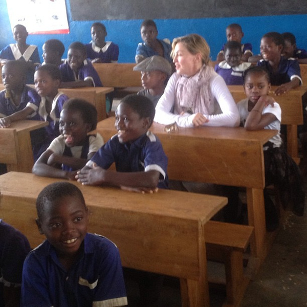 Мадонна в одной из малавийских школ