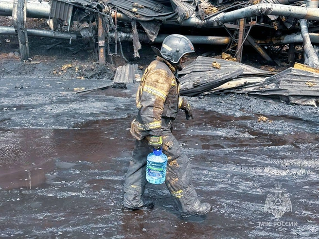 Пострадавшие в больнице, пожар ликвидирован: подробности взрыва на угольной фабрике в Нерюнгри | Источник: «МЧС Республики Саха (Якутия)» / T.Me