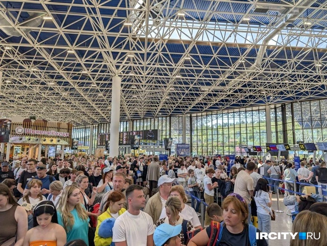 Давка на посадку | Источник: Алина Ринчино / IRCITY.RU
