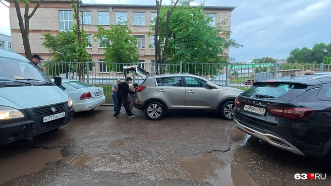 Транспорт для перевозки личных вещей людям пришлось заказывать за свой счет | Источник: Алексей Ногинский / 63.RU
