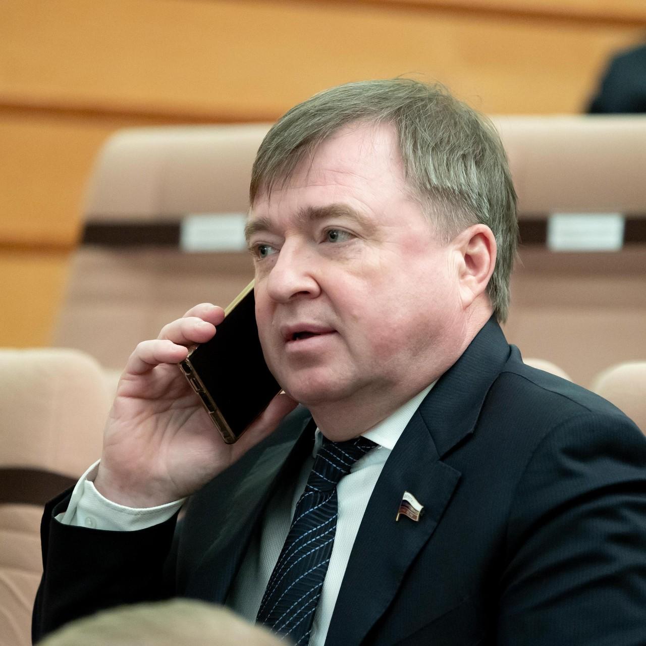 <p>Максим Иванов</p>