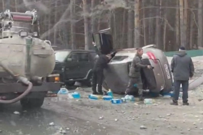 Машина перевернулась на Бердском шоссе в Новосибирской области