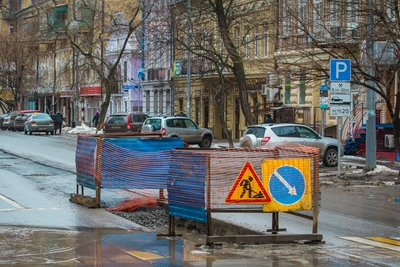Коммунальщики портят новый асфальт на Дону