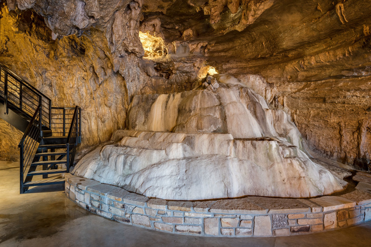 Дом в пещере: как выглядит современный отель внутри скалы