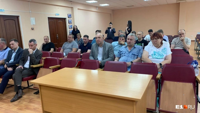 Автоинспекторы вызвали на разговор директоров фирм-перевозчиков | Источник: Роман Марьяненко / E1.RU