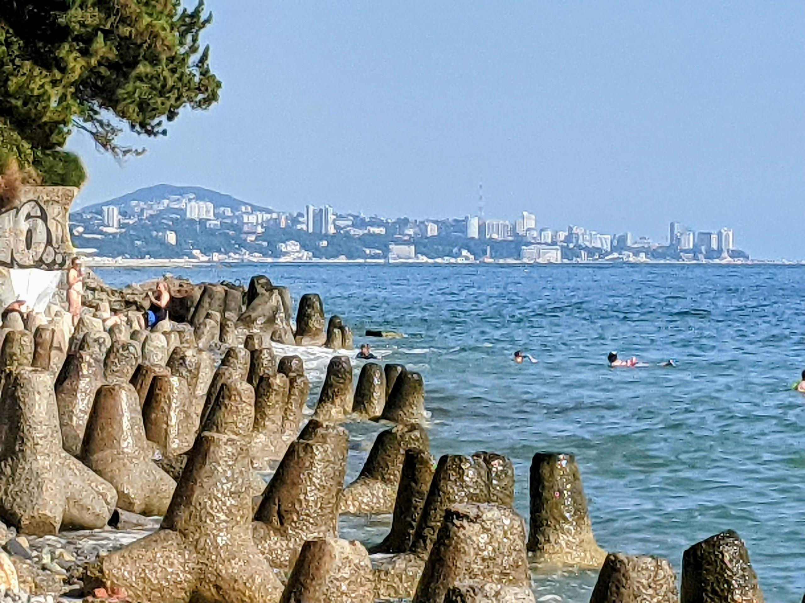 Сочи теряет пляжи: море «съедает» свыше 30 тыс. кубометров берега в год