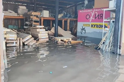 Вода не ушла с «Красного Октября» после прорыва коллектора