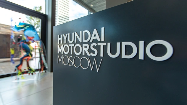 В пространстве Hyundai Motorstudio в Москве открылась выставка современного цифрового искусства «Мир на проводе»