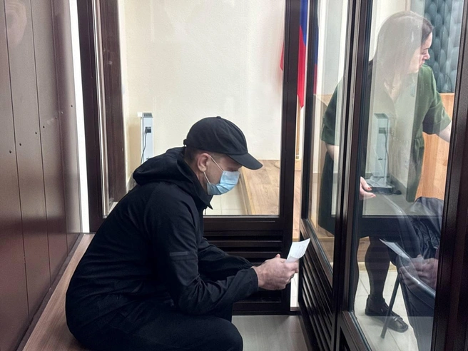 Заседание по делу Виктора Петриченко перенесено, хотя он готовился к последнему слову. | Источник: Евгений Кошек / E1.RU 