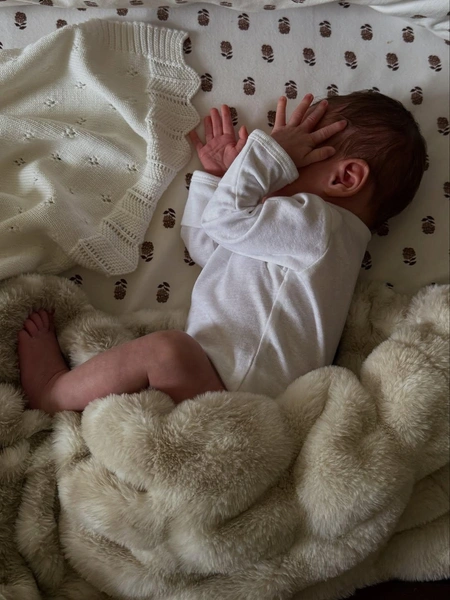 27-летний модель Лаки Блю Смит в пятый раз стал папой — у его дочки особенное имя и дата рождения | marieclaire.kz