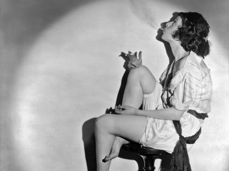Верх разврата: 4 вещи, которые нельзя было фотографировать женщинам в начале XX века