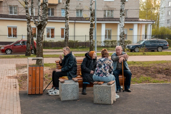 Зато лавки и сиденья от шахматных столов&nbsp;— то, что нужно местным | Источник: Александр Куренной / 76.RU