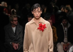 Алматинец Нурсултан Ондас вновь вышел на подиум у JW Anderson