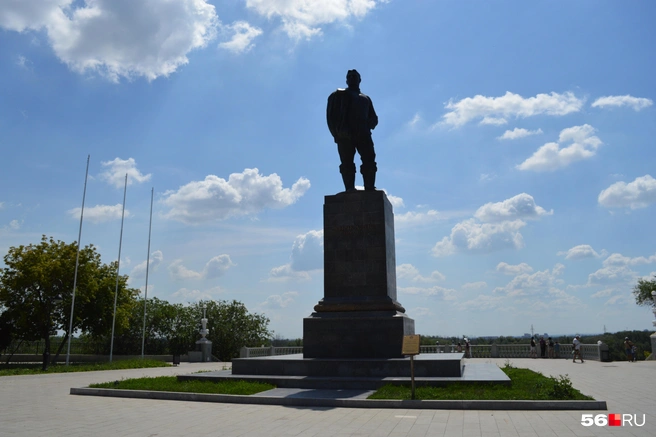 Памятник летчику Валерию Чкалову, который обновили в этом году | Источник: Анастасия Баринова / 56.RU