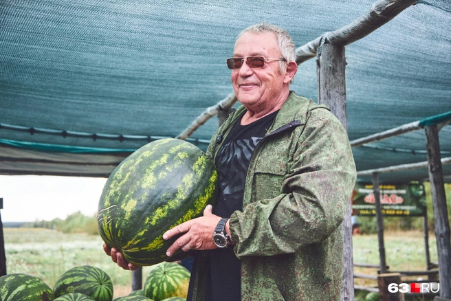 Знакомьтесь: Владимир Абрамов — основатель фермерского хозяйства «ВЕАС» и (мы так решили) главный арбузовед Самарской области | Источник: Роман Данилкин / 63.RU