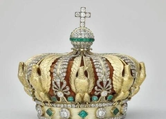 Корону жены Наполеона выбросили, а бриллиант весом 140 карат не тронули: детали ограбления в Лувре