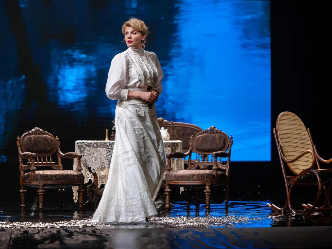 4 причины посмотреть премьерный спектакль «Лес» в Театре Маяковского | marieclaire.ru