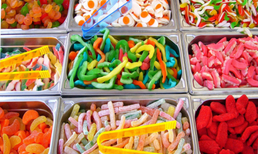 «Сахар детям не нужен»: Роспотребнадзор назвал последствия любви к сладкому