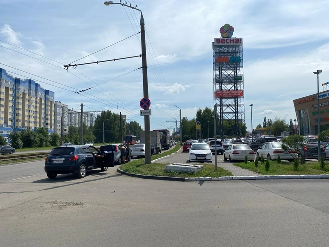 Очереди к заправкам растянулись на десятки метров | Источник: Ирина Господаренко / NGS22.RU