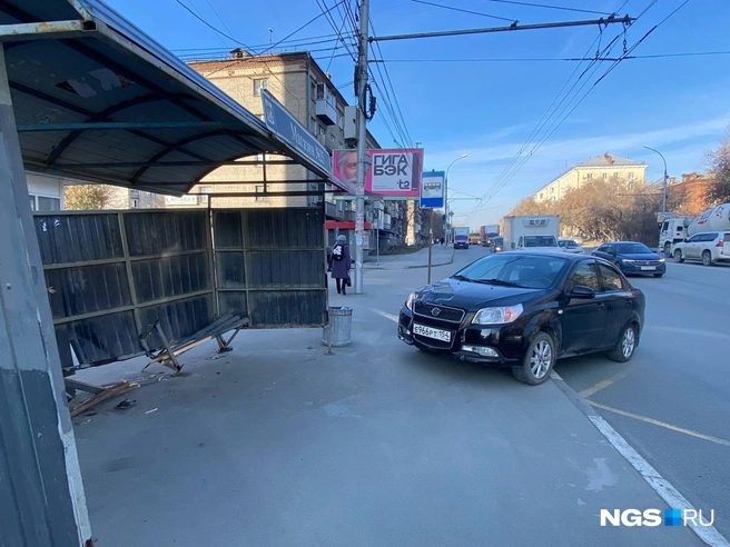 Авария произошла на улице Владимировская, за рулем седана Ravon Nexia R3 была 76-летняя пенсионерка | Источник: Анастасия Хрипушина / NGS.RU