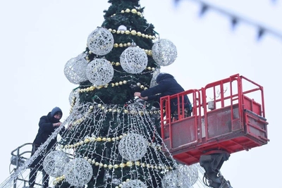 New Year Decorations Dismantled on Lenin Square in Voronezh