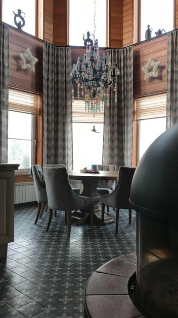 Если нужно что-то особенное, на производстве сошьют даже шестиметровые портьеры | Источник: Steffany