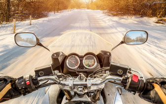 Готовь байк летом: 5 лайфхаков для зимней езды на мотоцикле