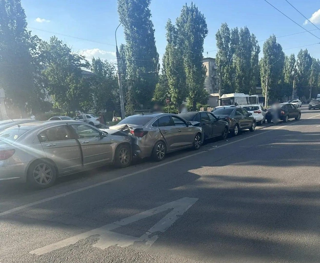 Годовалый мальчик пострадал в Воронеже при столкновении шести автомобилей | Источник: ГУ МВД России по Воронежской области / t.me/mvd36