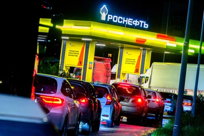 Власти попросили «Роснефть» делиться бензином