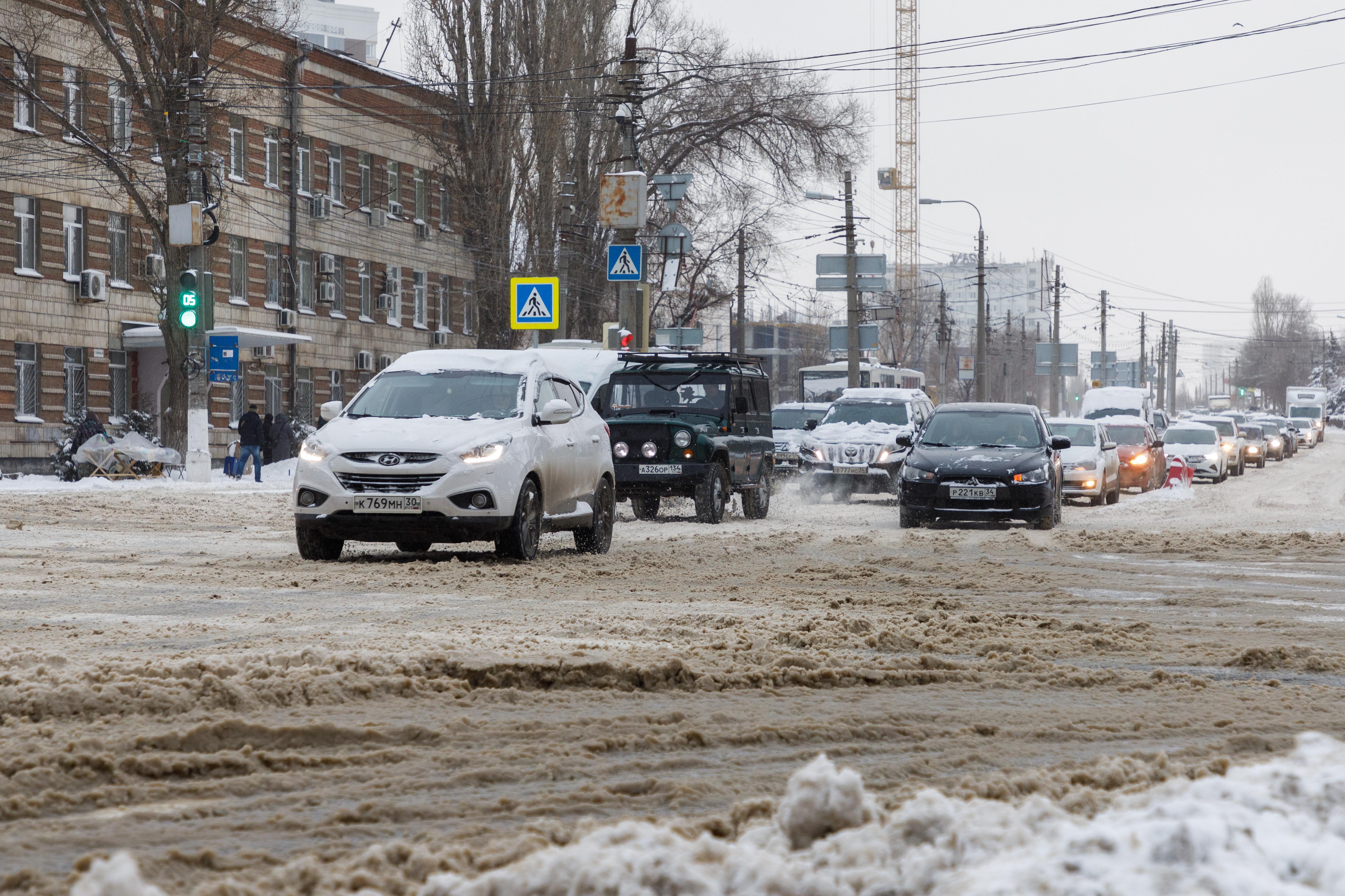 «Пара секунд — и он отключается»: в Волгограде горожане сообщают о сбое в работе светофоров