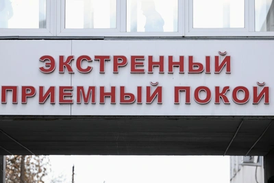 Кроссовер врезался в столб на Новосёлов: пострадали дети