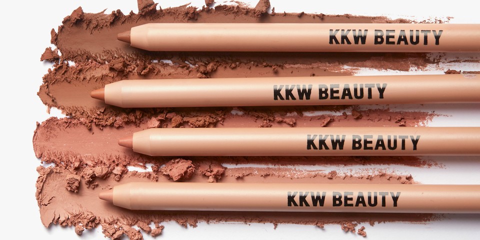 стал нюдовый карандаш для губ собственного бренда KKW Beauty Nude Lip Liner...