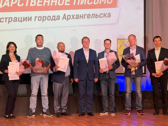 Нибабин стоит по центру, слева от Морева | Источник: Открытый Архангельск / Vk.com