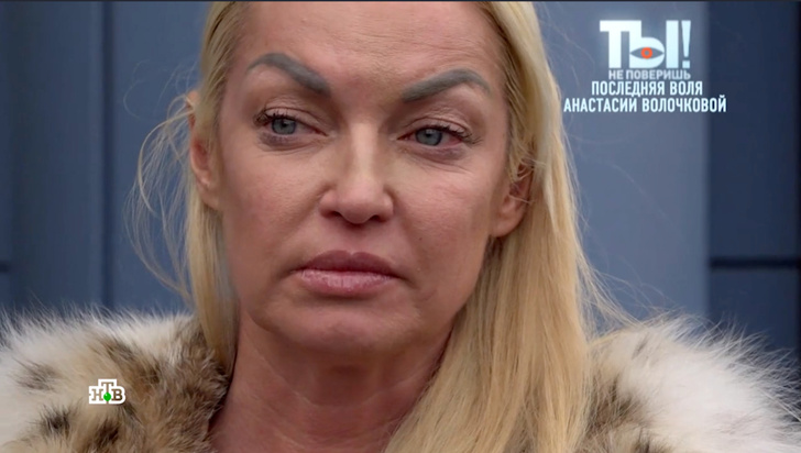 «Когда хочу, тогда и позволяю»: нетрезвая Волочкова устроила представление у суда
