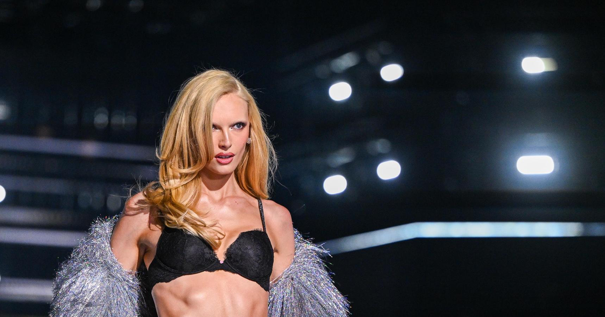 Жақын планда