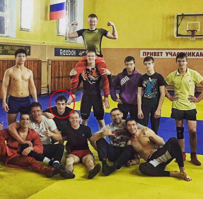 Большая часть обвиняемых давно друг друга знает&nbsp;— некоторые знакомы со школы, а другие вместе занимались боевым самбо | Источник: соцсети Сергея Вальгера
