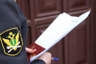 Судебные приставы заставили жителя Майнского района погасить долги