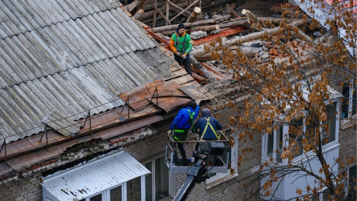 Вот как выглядит поехавшая крыша: фотографии дома в Уфе, у которого обрушилась кровля