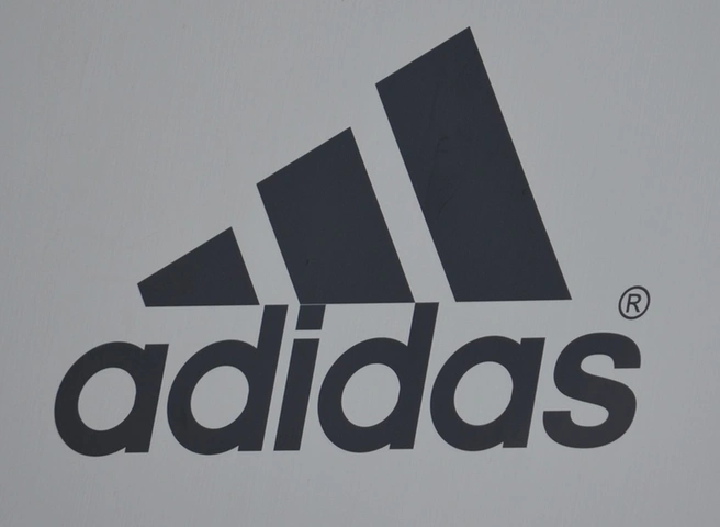 Mash: Adidas готовится к возвращению на российский рынок | ya62.ru